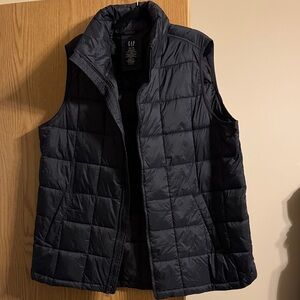 GAP women black  Quilted Vest